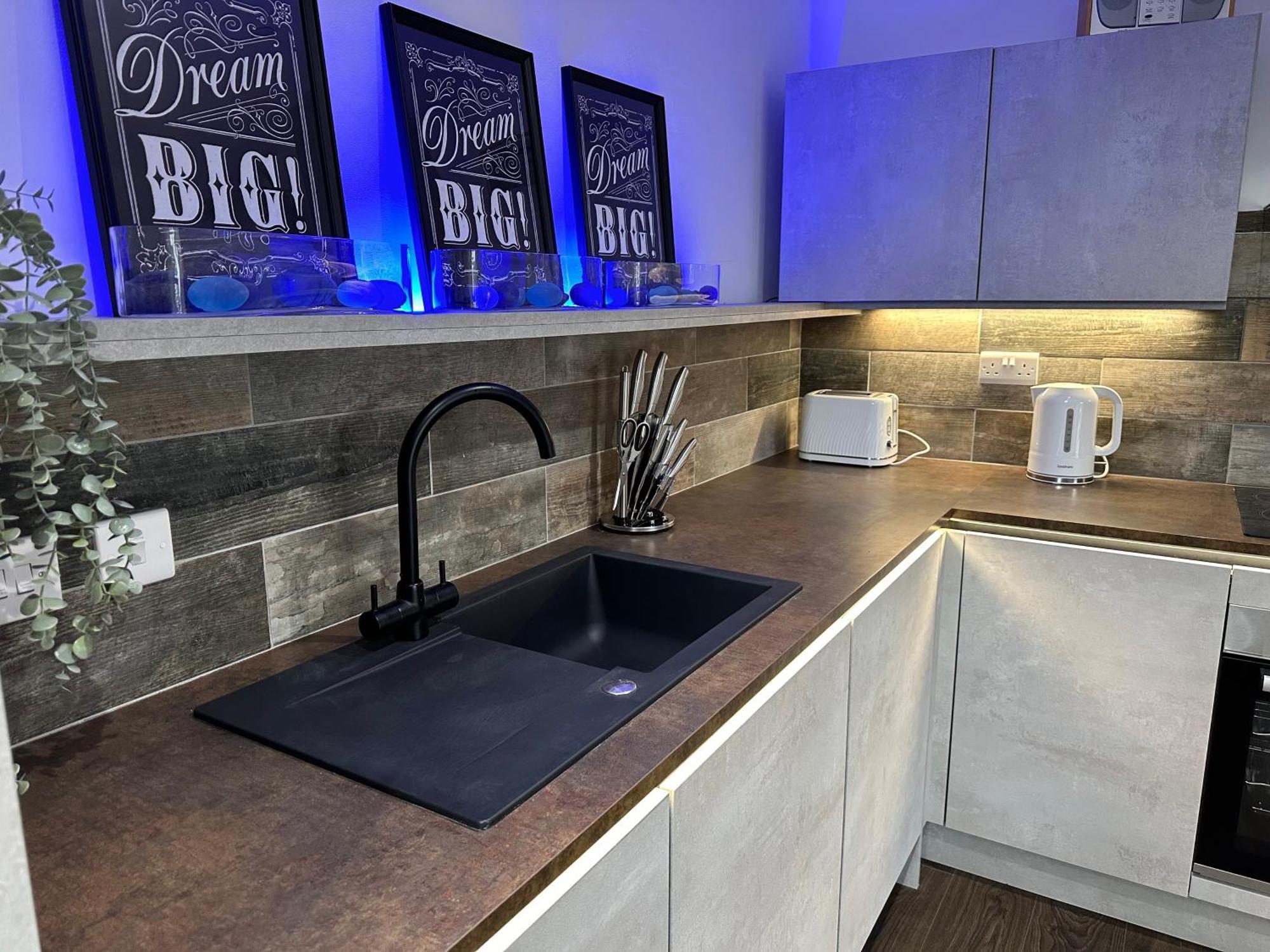 קארדיף Vibrant Apartments Close To City Centre מראה חיצוני תמונה