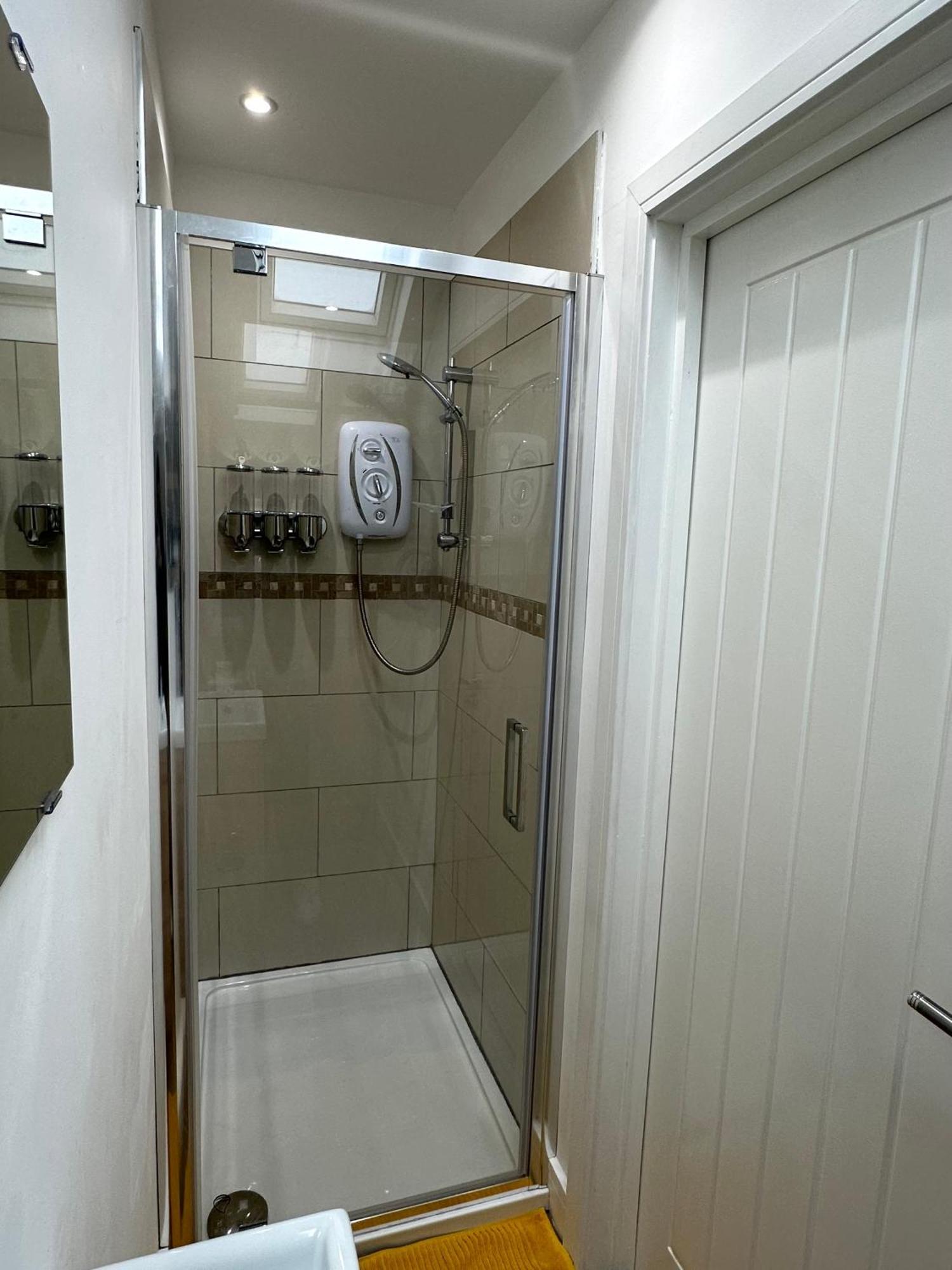 קארדיף Vibrant Apartments Close To City Centre מראה חיצוני תמונה