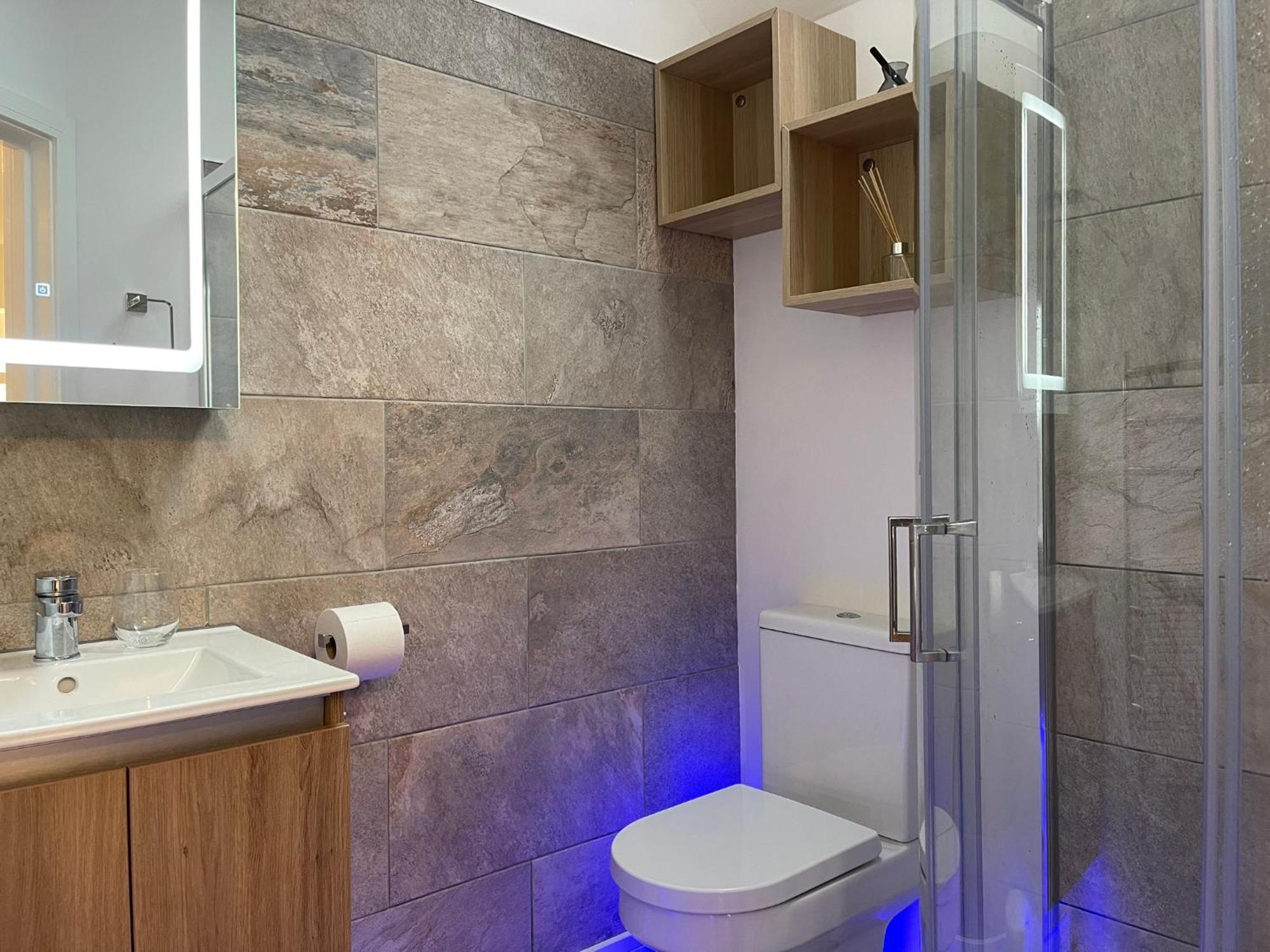 קארדיף Vibrant Apartments Close To City Centre מראה חיצוני תמונה